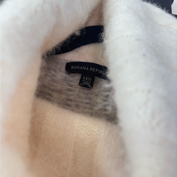 Banana Republic Cream and Brown Patterned Turtleneck Sweater - Picture 2 of 7